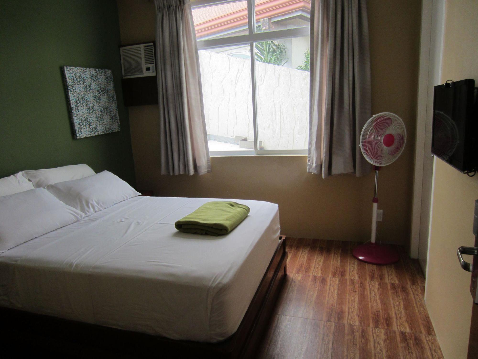 Purple Tree Bed & Breakfast Paranaque City Bagian luar foto